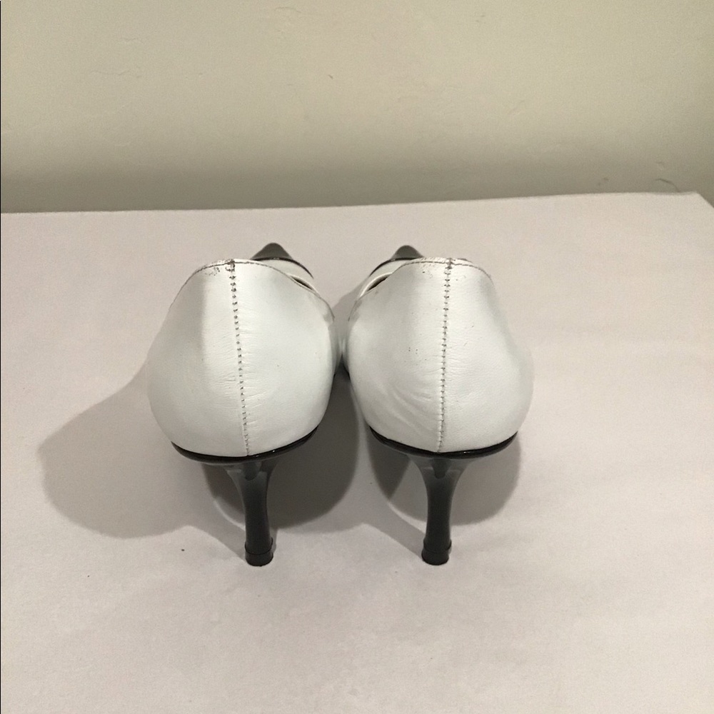 Ellen Tracy Black & White Kitten Heels - Picture 7 of 9